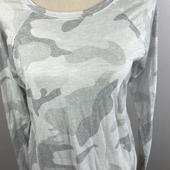 Hollister Must Have Collection M Long Sleeve Shirt White/Gray Soft and Comfy - Picture 6 of 10